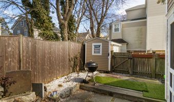 28 Extension St, Newport, RI 02840