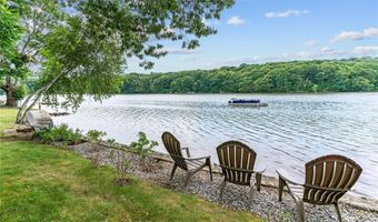 8 Woodsia Rd, Narragansett, RI 02874