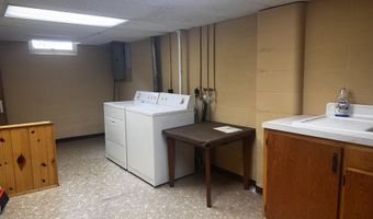 1227 E Linden St, Algona, IA 50511