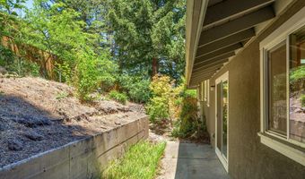 1037 Pinecrest Ter, Ashland, OR 97520