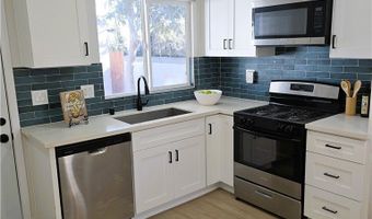 7040 3rd, Los Angeles, CA 90043