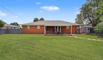 345 Lakeside Dr, Altus, OK 73521