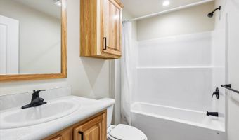7368 BERWICK Dr 8, Ankeny, IA 50021