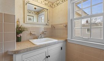 37 Seaview Ave, Branford, CT 06405
