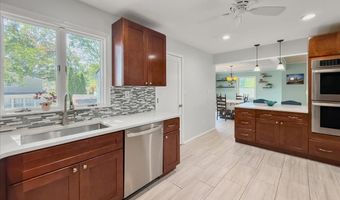 654 E Woodbridge Ave E, Avenel, NJ 07001