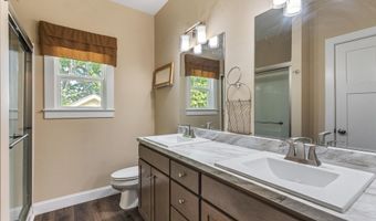13 Douglas St, Athens, TN 37303