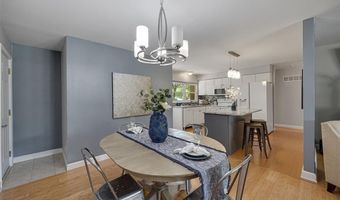 527 Blazedwood Dr, Ballwin, MO 63021