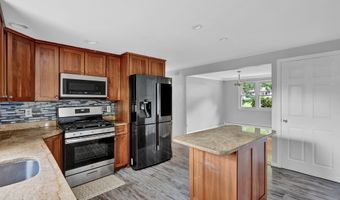 18 Nolan Dr, Bloomfield, CT 06002