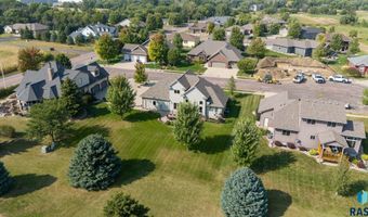 907 St Andrews Dr, Beresford, SD 57004