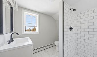 11 Boylston St, Acushnet, MA 02743