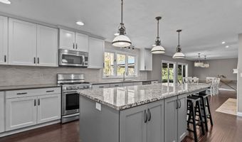 11 HILLTOP Ct, Appleton, WI 54914