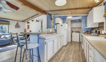 156 Linden Dr, Arnolds Park, IA 51360