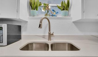 121 Pine Ave, Altus, OK 73521