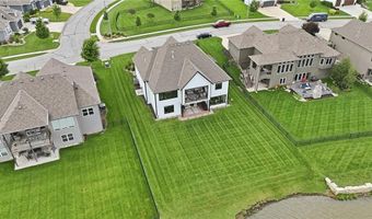 4261 Lakeshore Dr, Basehor, KS 66007