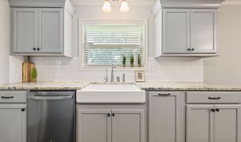 304 Presbytere Pkwy, Lafayette, LA 70503