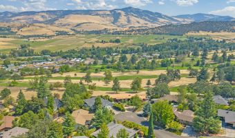 738 Fairway Ct, Ashland, OR 97520