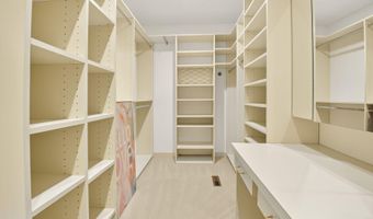 9209 VENDOME Dr, Bethesda, MD 20817