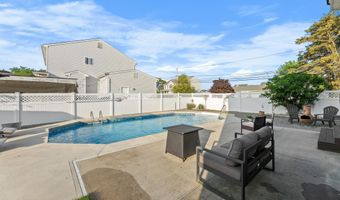 48 Poplar St, Beachwood, NJ 08722