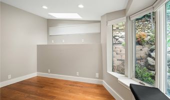 1118 N Beverly Glen Blvd, Los Angeles, CA 90077