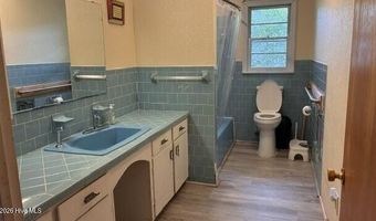 17 Moore St, Andrews, NC 28901