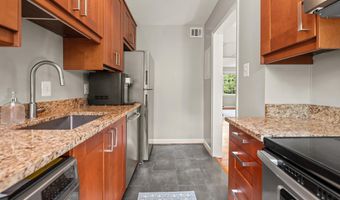 706 S FAYETTE St 21, Alexandria, VA 22314