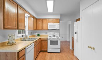 8223 TREEBROOKE Ln, Alexandria, VA 22308