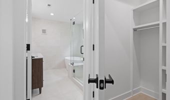 2007 S JOYCE St, Arlington, VA 22202