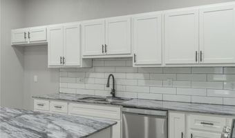 1027 W Idaho Ave, Chickasha, OK 73018