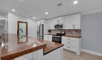 520 Calvin Dr, Benton, LA 71006