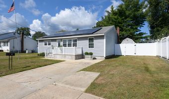 422 Maple Dr, Belford, NJ 07718