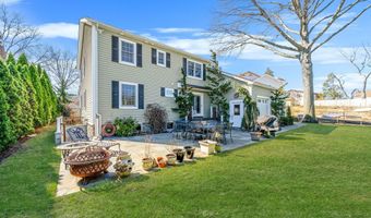 15 Foxcroft Rd, Albertson, NY 11507