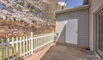 7 Holiday Dr, Arden, NC 28704