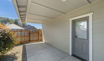 860 1ST St SE, Bandon, OR 97411