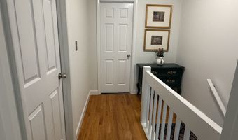 8 Scuppo Rd APT 13, Danbury, CT 06811