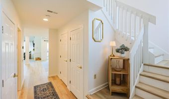 87 Nipmuc Trl B, North Providence, RI 02904