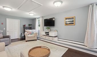 52 Berkshire Dr, Brookfield, CT 06804
