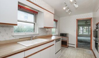 831 S Mitchell Ave, Arlington Heights, IL 60005