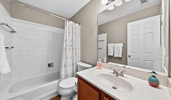 1327 Holgate Dr C, Ballwin, MO 63021