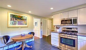 20 Wildflower Rd, Barrington, RI 02806