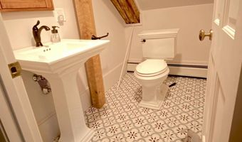 199 Main St, Belfast, ME 04915