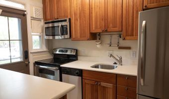 8 AUBURN Ct #A, Alexandria, VA 22305