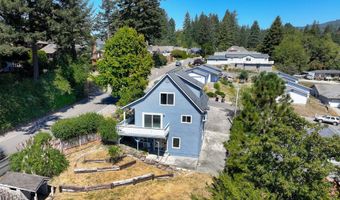 808 5TH St, Brookings, OR 97415
