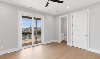 121 Sound Dr, Atlantic Beach, NC 28512