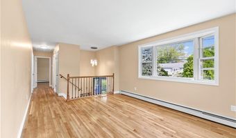 21 Reardon Dr, Middletown, RI 02842