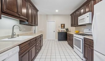 1410 Grandview Ct 1410, Algonquin, IL 60102