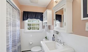194 New Meadow Rd, Barrington, RI 02806