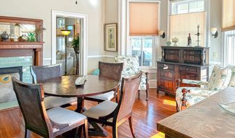 142 4th St, Apalachicola, FL 32320
