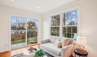 941 N MCKINLEY Rd, Arlington, VA 22205