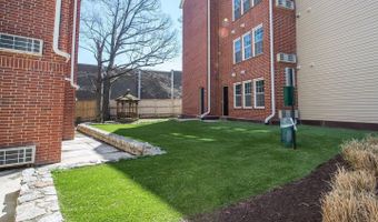 3308 WYNDHAM Cir 321, Alexandria, VA 22302