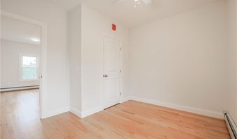 529 Wood St 4th Floor 4, Bristol, RI 02809